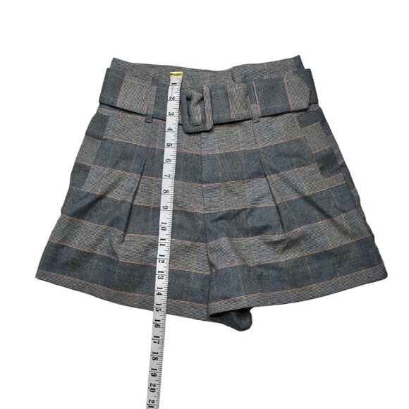 Zara Women's Grey Plaid Pleated Shorts with Belt, size Extra Small - Picture 7 of 8